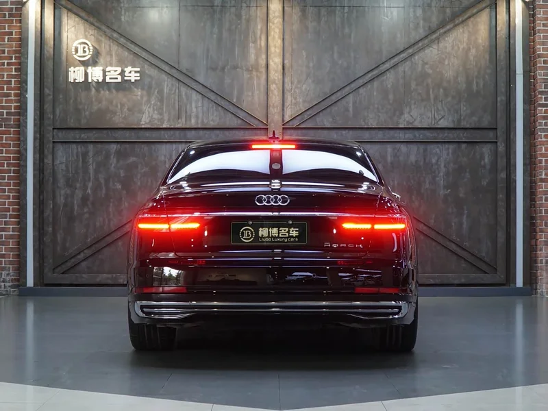 Audi A8 — фото 37
