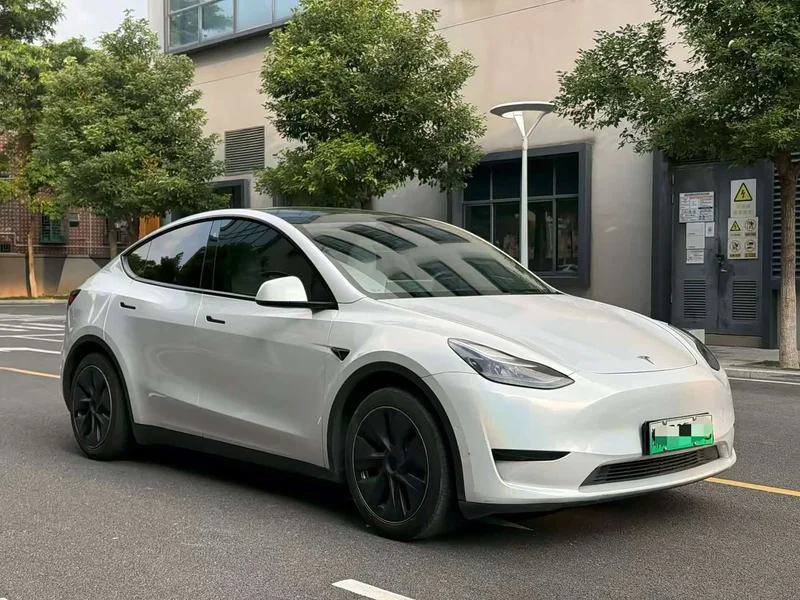 Tesla Model Y — фото 3