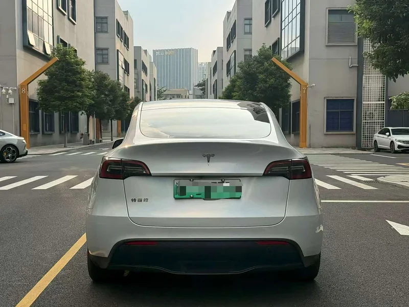 Tesla Model Y — фото 5