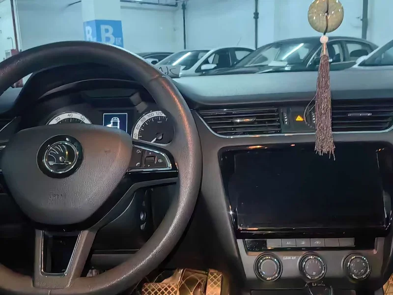Volkswagen Octavia — фото 8