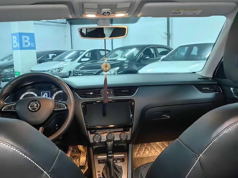 Volkswagen Octavia — фото 9