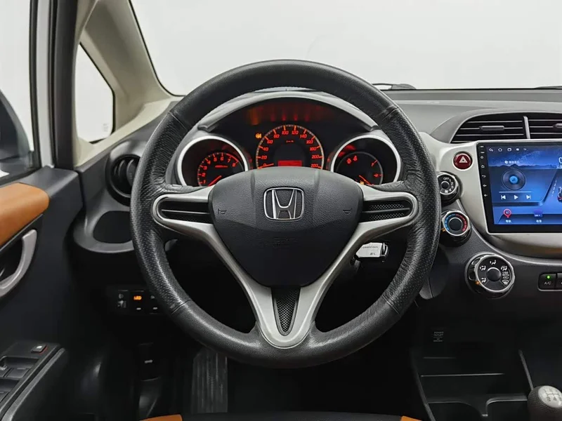 Honda Fit — фото 11