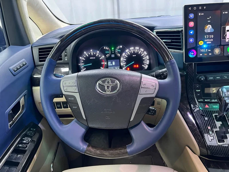 Toyota Alphard — фото 13