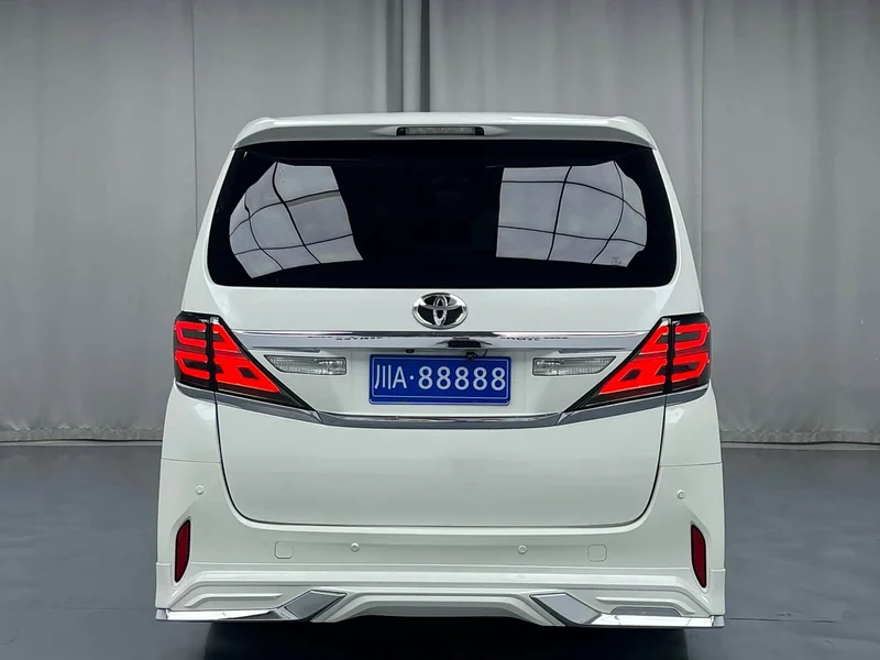 Toyota Alphard — фото 19