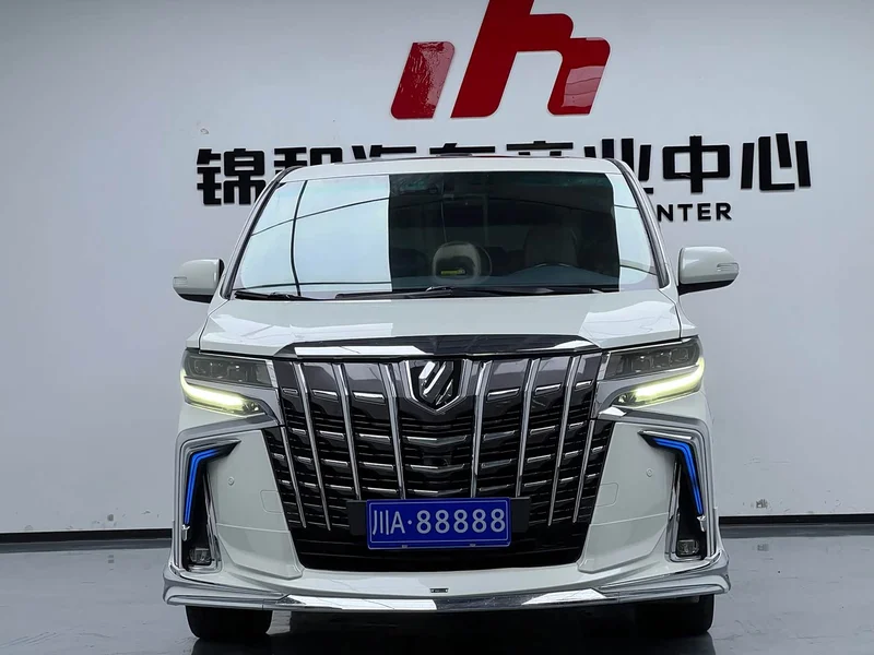 Toyota Alphard — фото 2