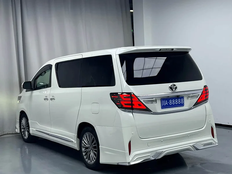 Toyota Alphard — фото 21