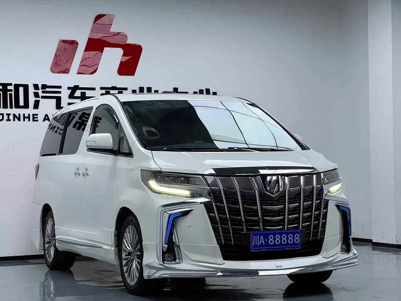 Toyota Alphard — фото 3