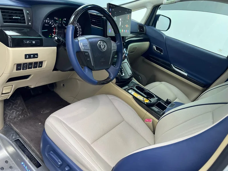 Toyota Alphard — фото 5