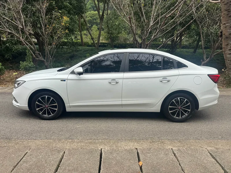 Roewe i5 — фото 9