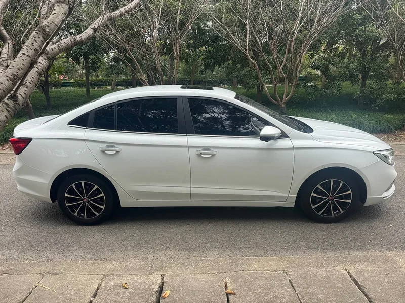 Roewe i5 — фото 10