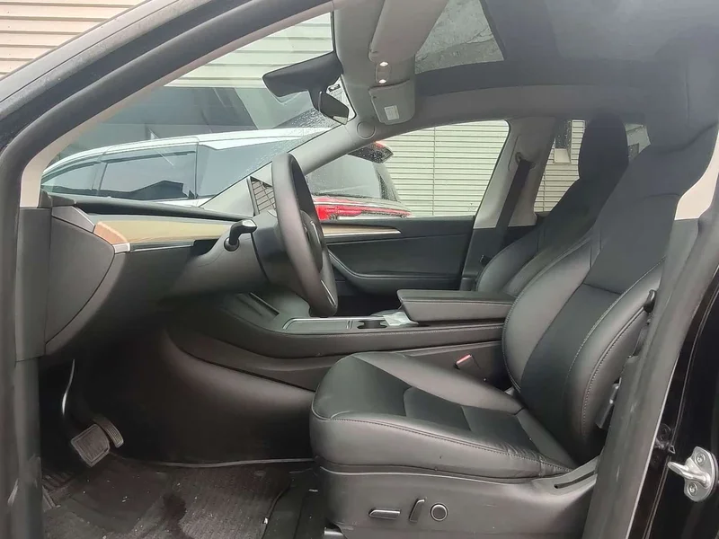 Tesla Model Y — фото 14