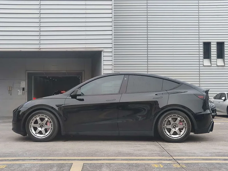 Tesla Model Y — фото 4