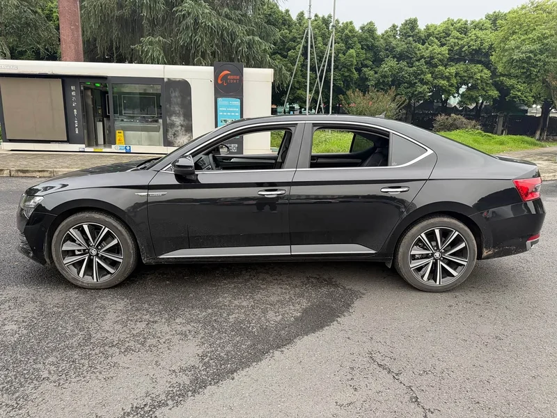 Skoda Superb — фото 13