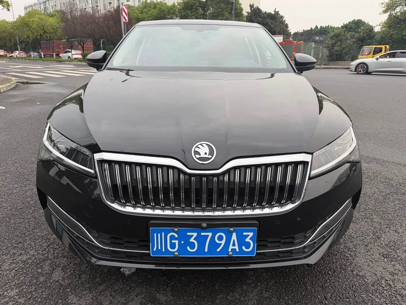 Skoda Superb — фото 2