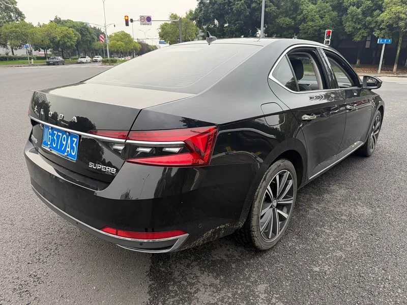 Skoda Superb — фото 6