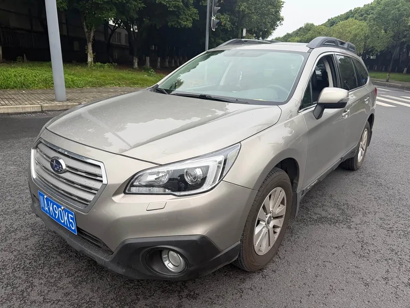 Subaru Outback — фото 1