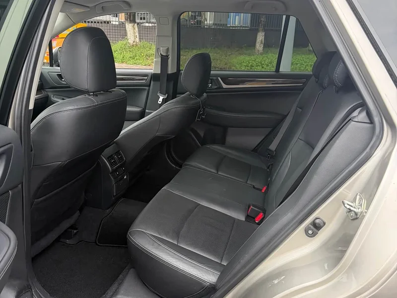 Subaru Outback — фото 12