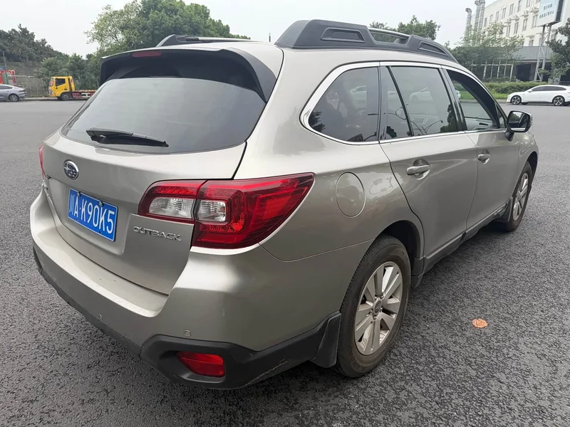 Subaru Outback — фото 6