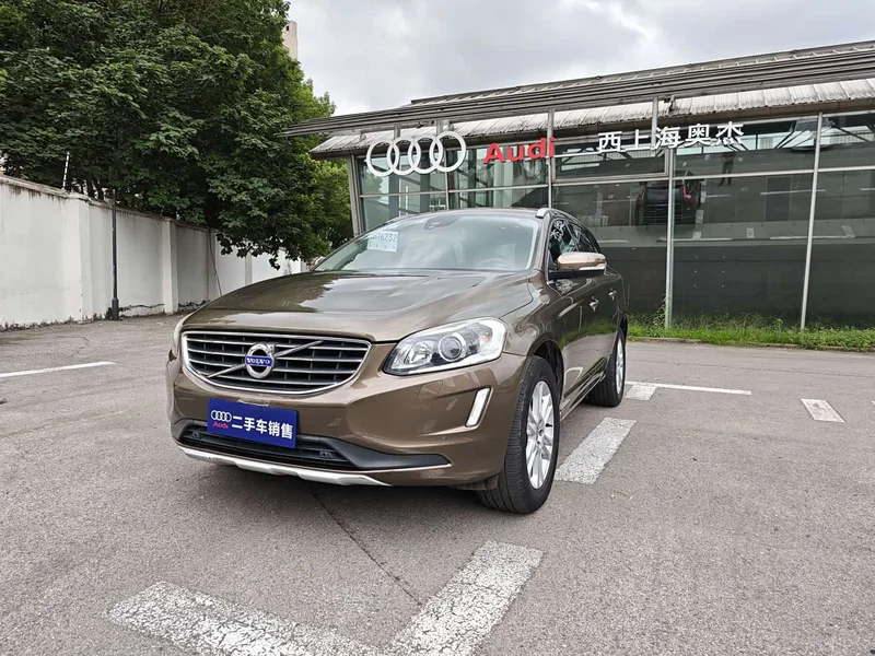 Volvo XC60 — фото 1