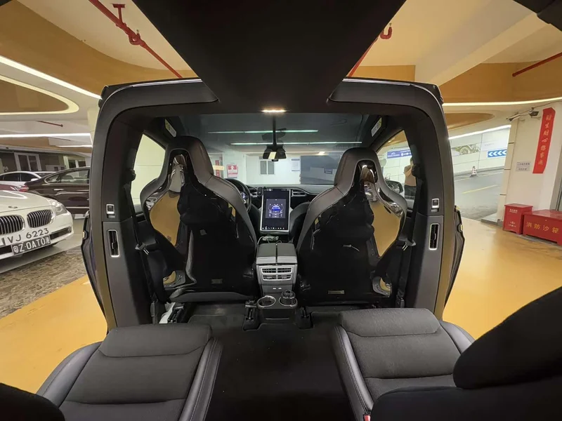 Tesla Model X — фото 13