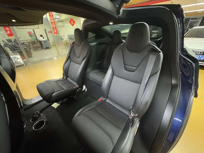 Tesla Model X — фото 14
