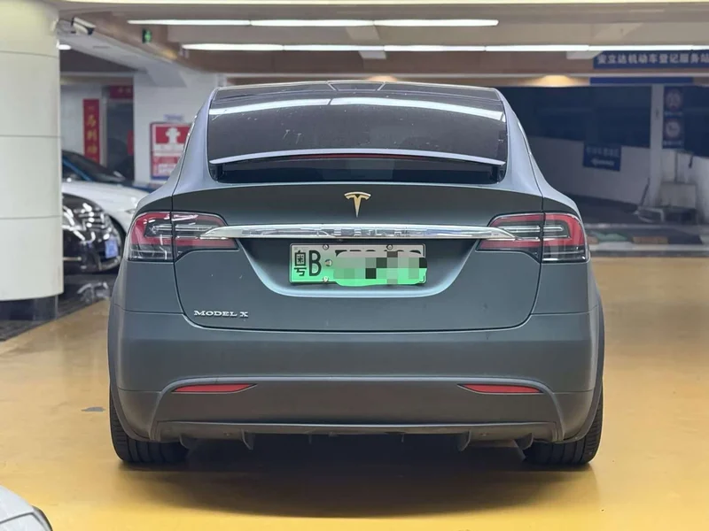 Tesla Model X — фото 17