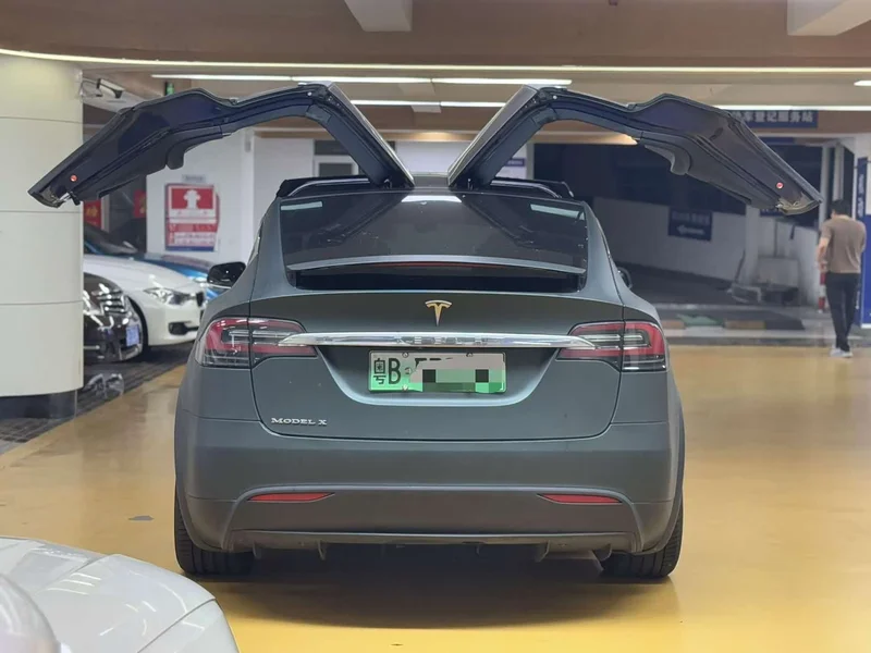 Tesla Model X — фото 5