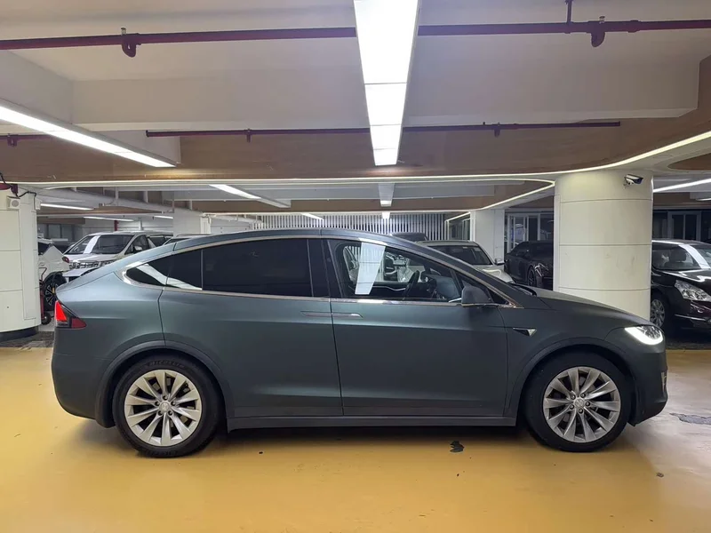 Tesla Model X — фото 7