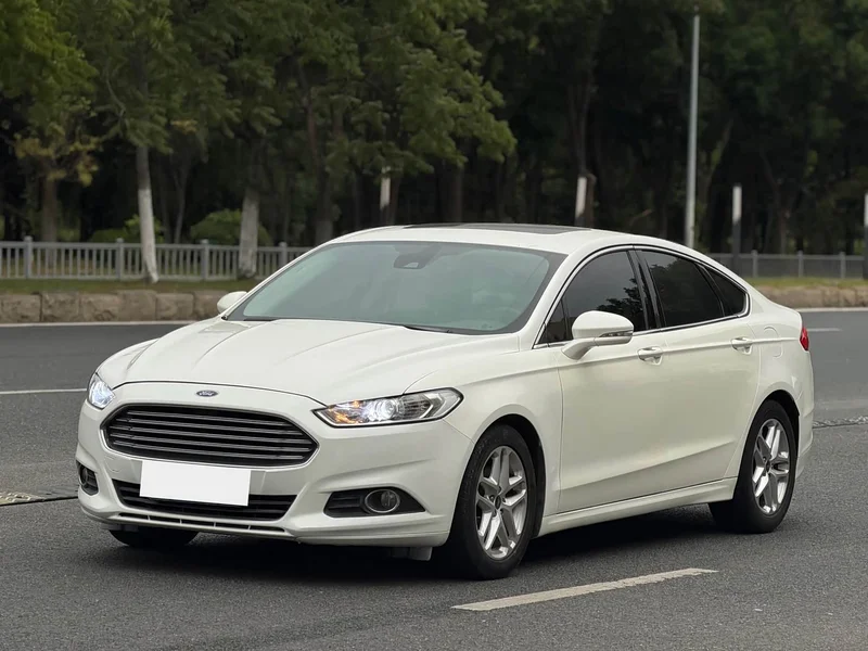 Ford Mondeo — фото 1