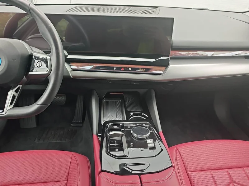 BMW i5 — фото 11
