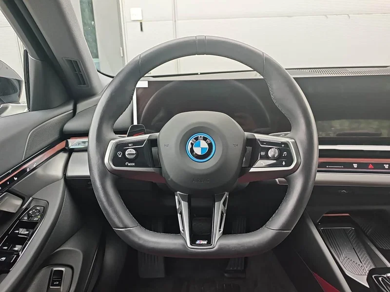 BMW i5 — фото 12