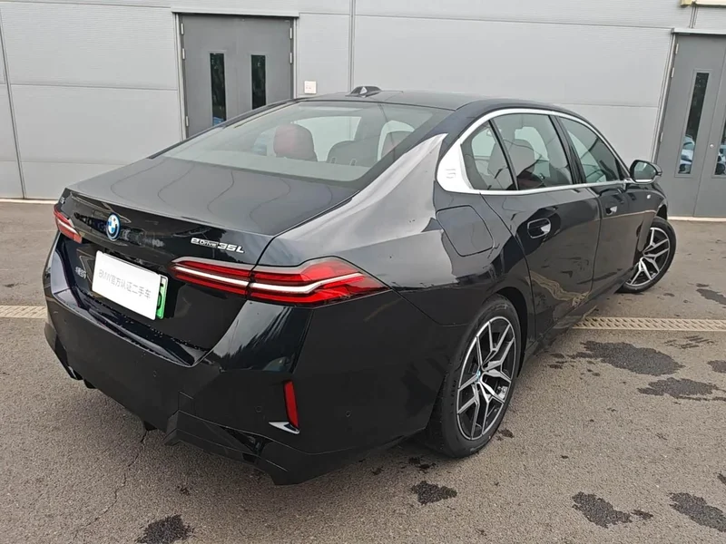 BMW i5 — фото 5