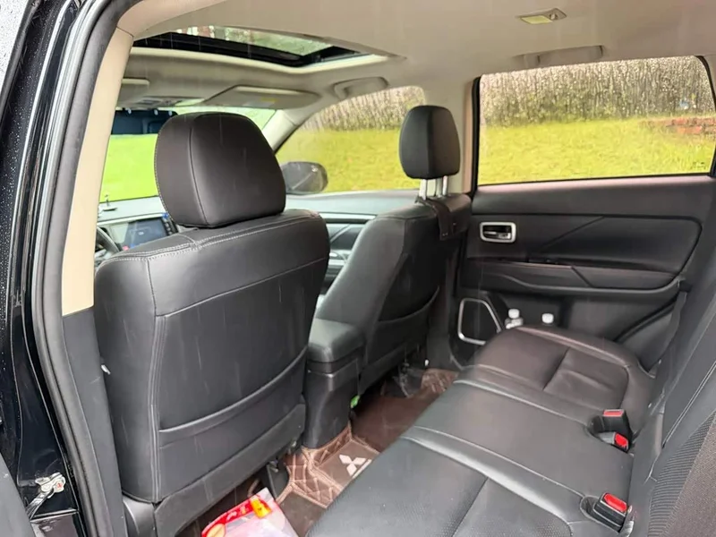 Mitsubishi Outlander — фото 11
