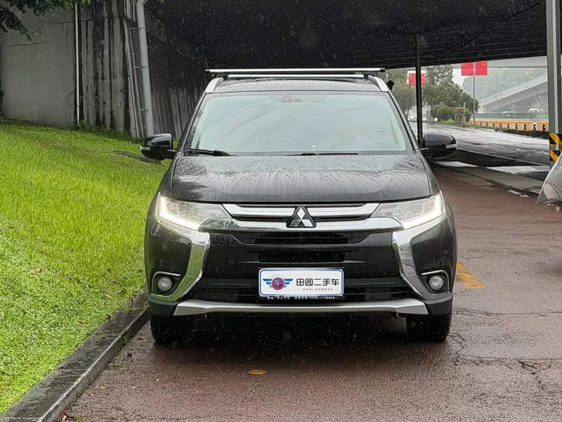 Mitsubishi Outlander — фото 2