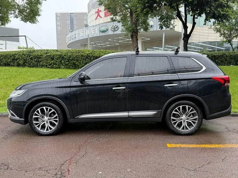 Mitsubishi Outlander — фото 3
