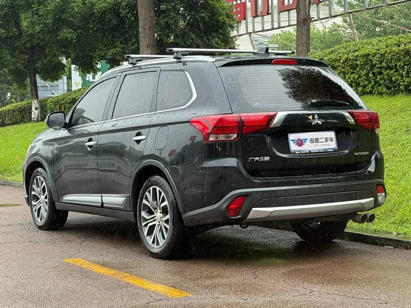 Mitsubishi Outlander — фото 4