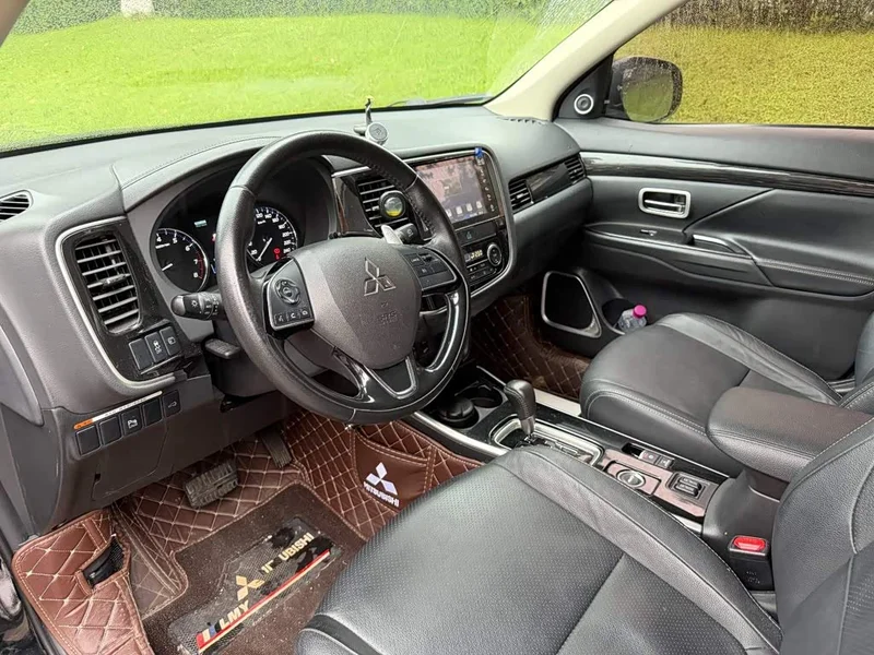 Mitsubishi Outlander — фото 7