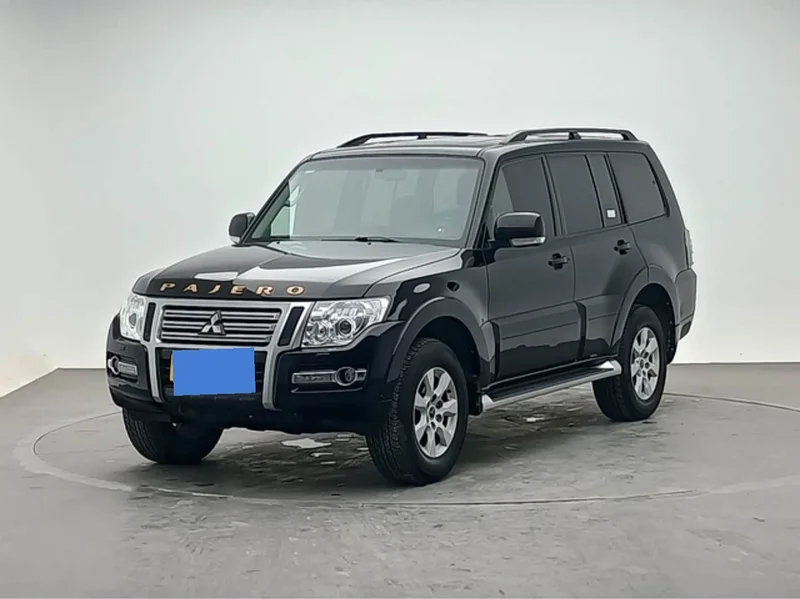 Mitsubishi Pajero (Imported) — фото 1