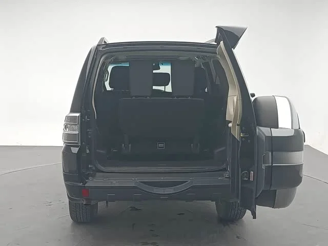 Mitsubishi Pajero (Imported) — фото 11