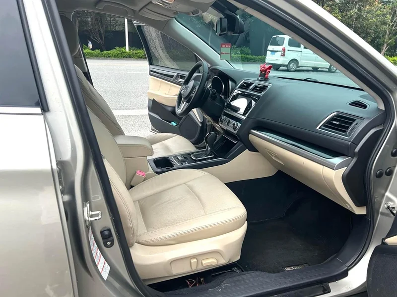 Subaru Outback — фото 5