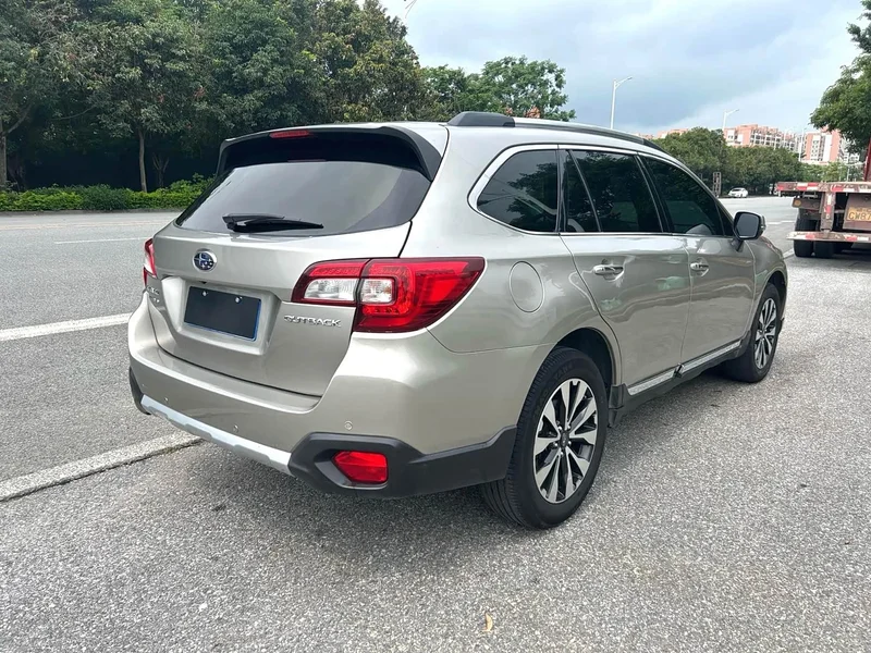Subaru Outback — фото 7