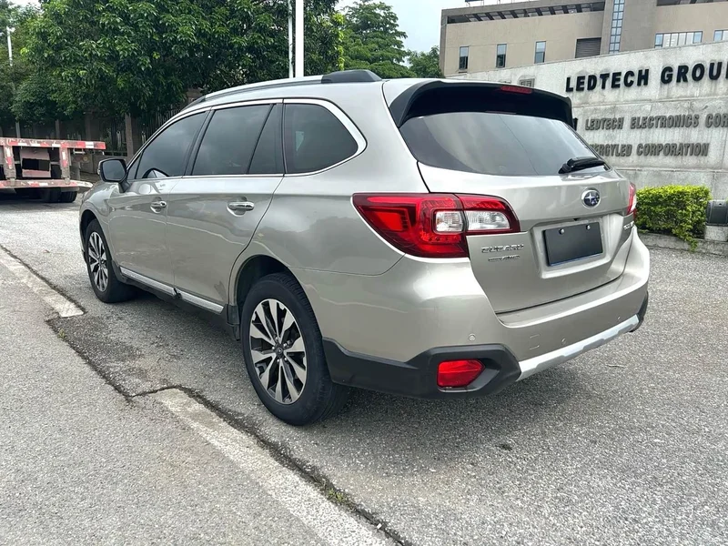 Subaru Outback — фото 8
