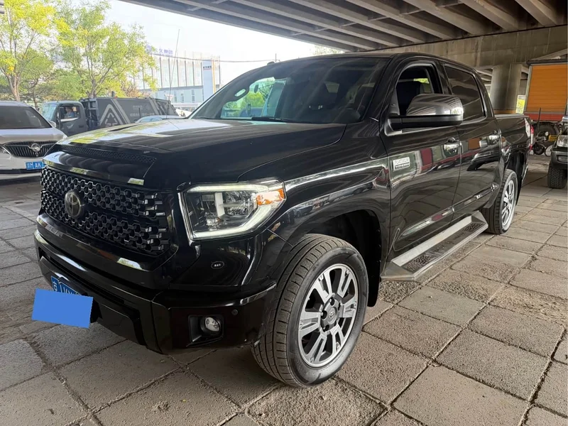 Toyota Tundra — фото 1
