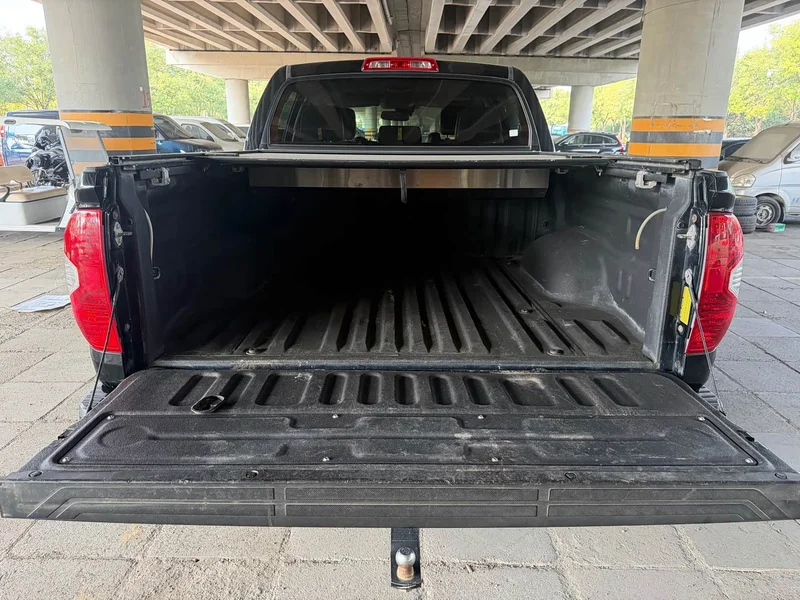 Toyota Tundra — фото 7