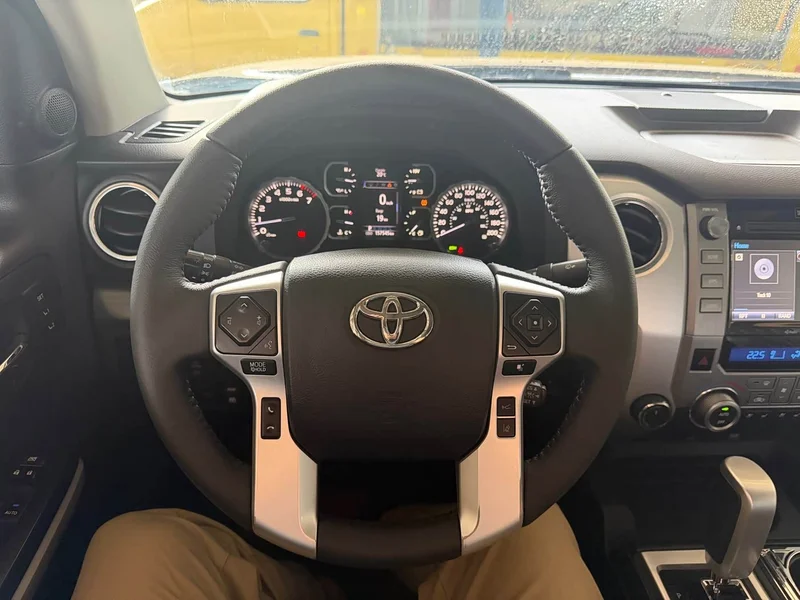 Toyota Tundra — фото 9