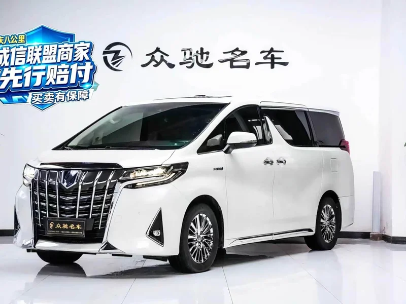 Toyota Alphard — фото 1