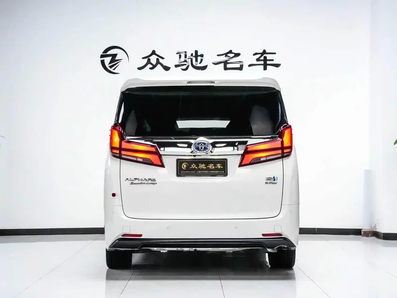 Toyota Alphard — фото 11