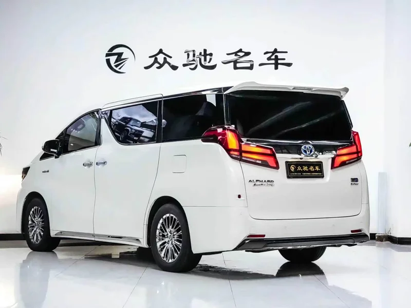 Toyota Alphard — фото 12