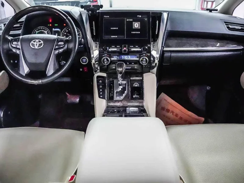 Toyota Alphard — фото 6