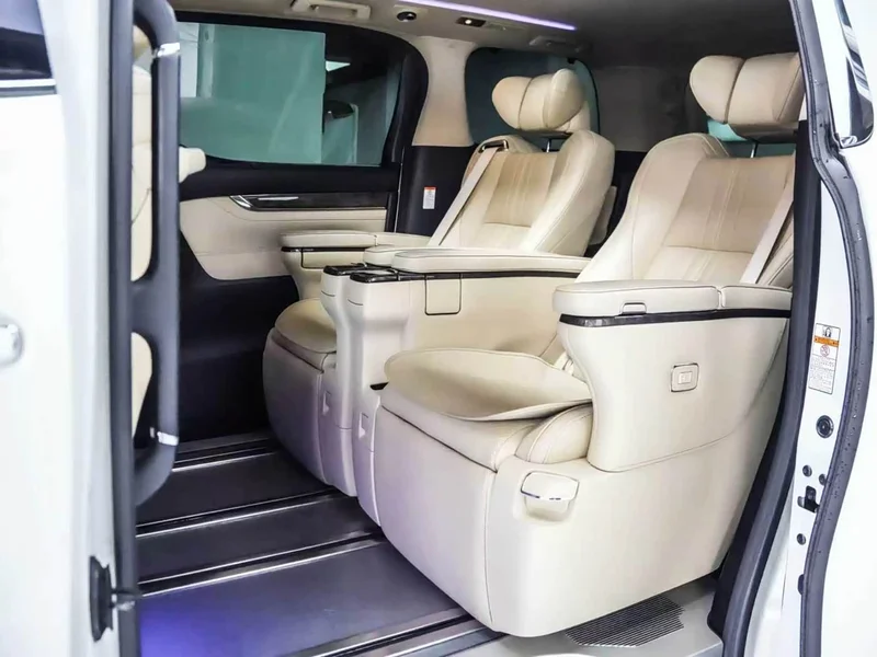 Toyota Alphard — фото 8